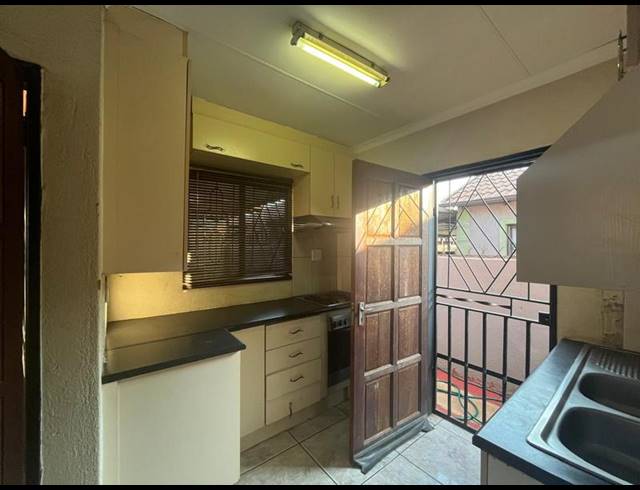 2 BEDROOM PROPERTY TO RENT IN SOSHANGUVE VV